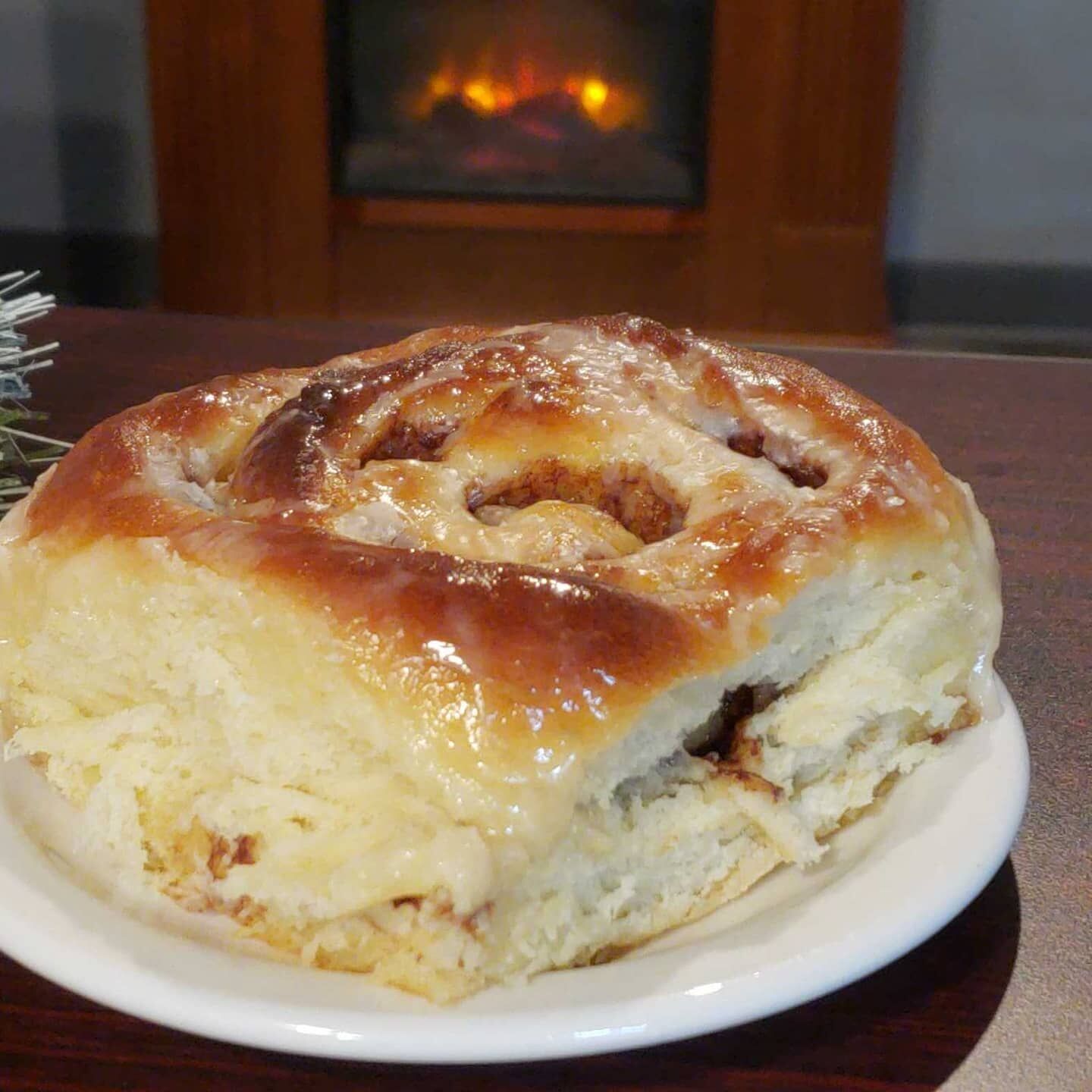 The Mason Jar Tea Room cinnamon roll